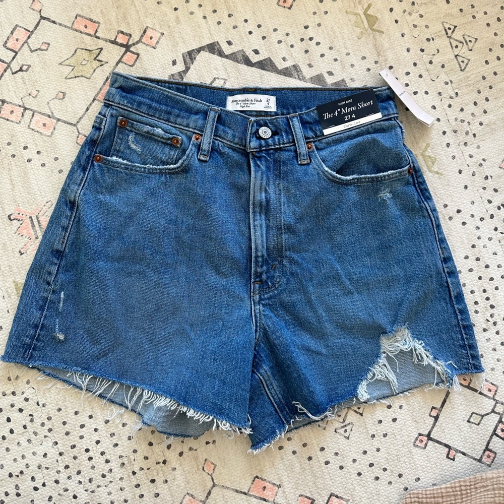 Abercrombie & Fitch Curve Love High Rise 4" Mom Short